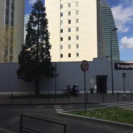 Studio Elegant Paris La Defense *